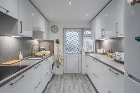 7 Chester Close-10.jpg