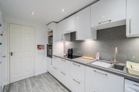 7 Chester Close-11.jpg