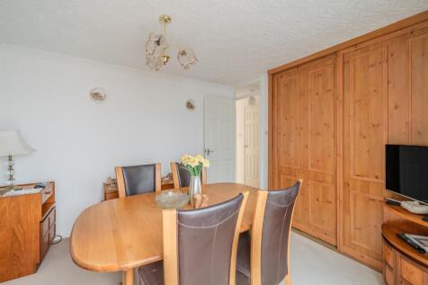 7 Chester Close-14.jpg