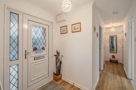 7 Chester Close-7.jpg