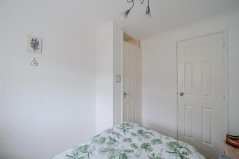 7 Chester Close-4.jpg