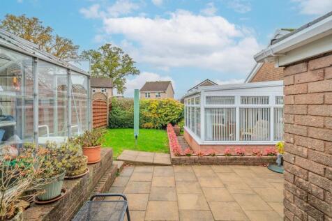 7 Chester Close-20.jpg