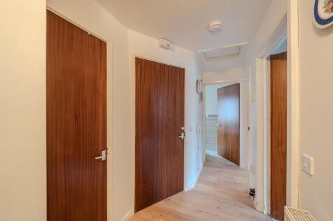 21 Aneurin Bevan Court-12.jpg