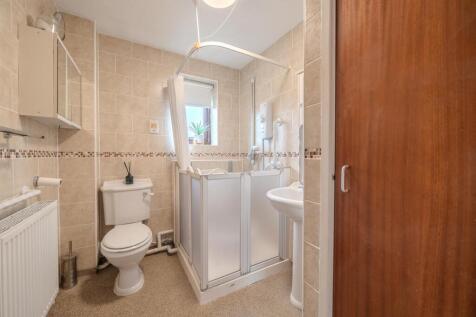 21 Aneurin Bevan Court-11.jpg