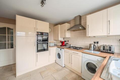 24 Larch Close-17.jpg