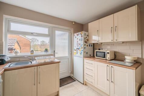 24 Larch Close-18.jpg