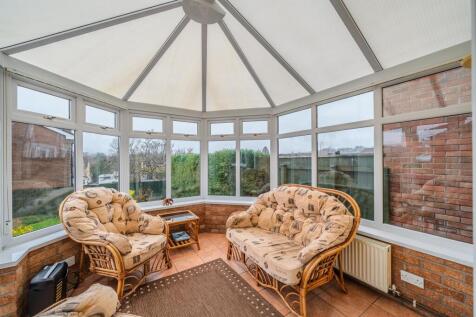 24 Larch Close-21.jpg