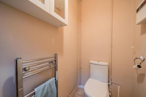 24 Larch Close-15.jpg