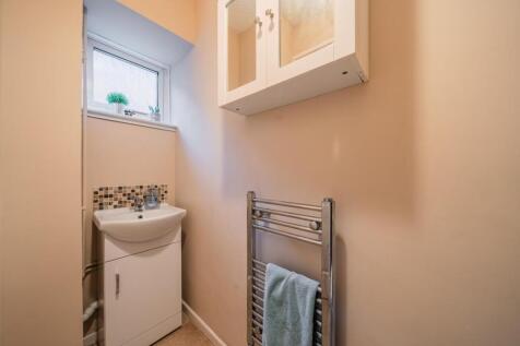 24 Larch Close-14.jpg