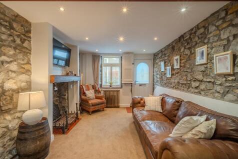 4 Woodland St-11.jpg