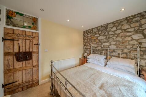 4 Woodland St-2.jpg