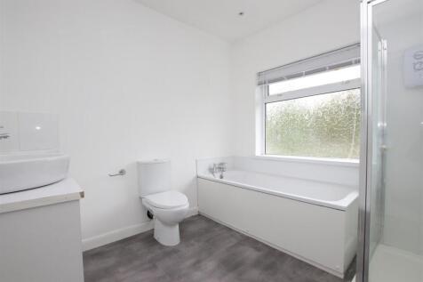 Bathroom.JPG