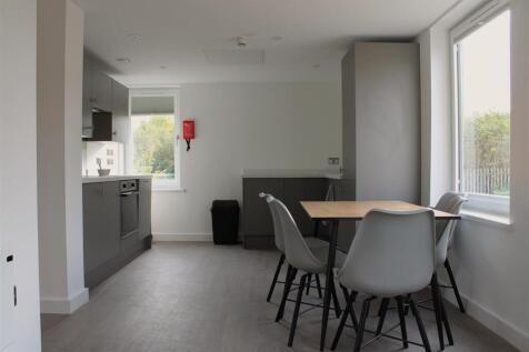 Communal kitchen dining room.JPG