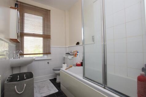 Bathroom.JPG