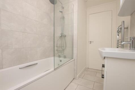 Bathroom.JPG