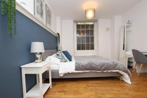 Bedroom one (2).JPG