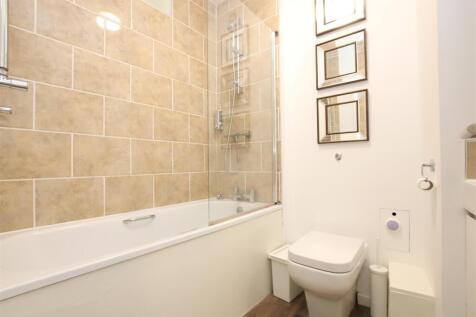 Bathroom.JPG