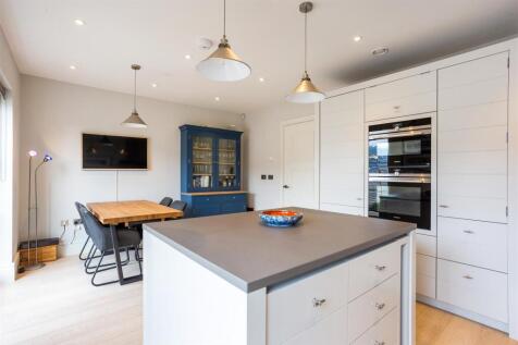 Kitchen (3).jpg
