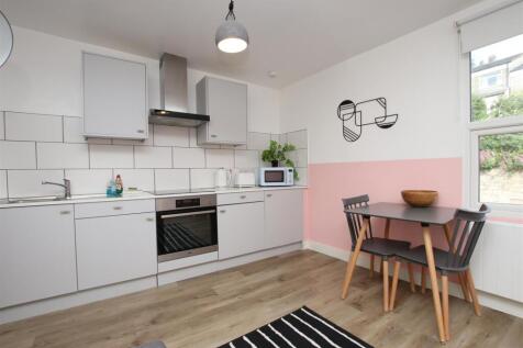 Kitchen (2).JPG