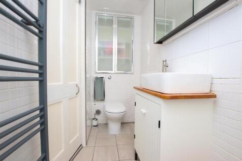 Shower room 2.jpg