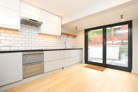 Kitchen (2).JPG