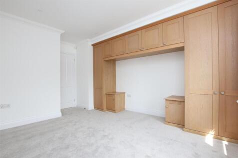 Bedroom one (2).JPG