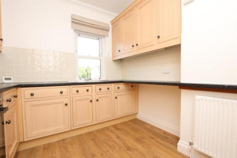 Kitchen (2).JPG