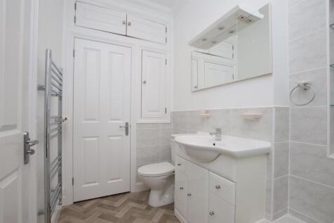Bathroom (2).JPG
