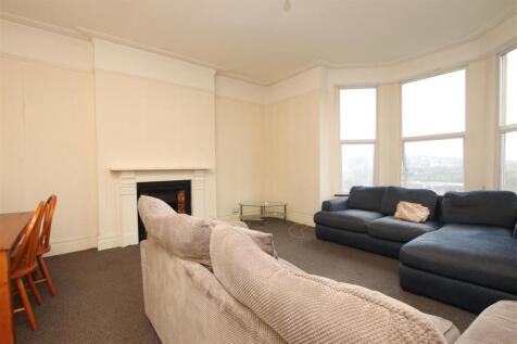 Living room (2).JPG
