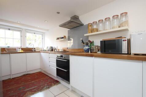 Kitchen (2).JPG