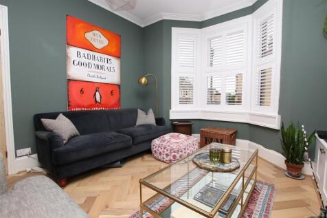 Living room (2).JPG