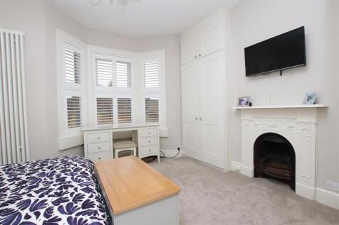 Bedroom one (2).JPG