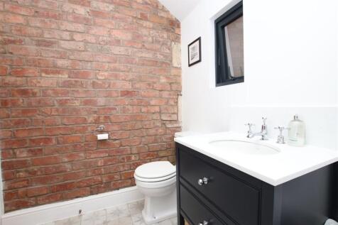 Bathroom (2).JPG