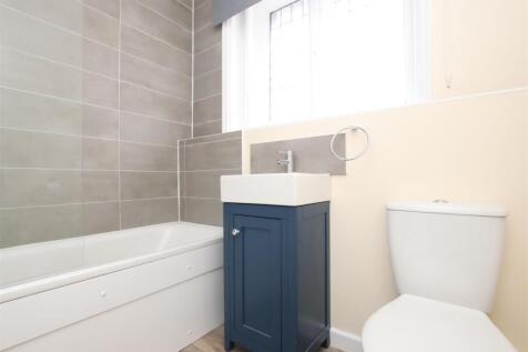Bathroom 2.JPG