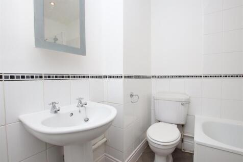 Bathroom (2).JPG