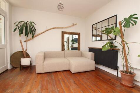 Livingroom2.JPG