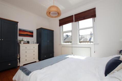 Bedroom one (2).JPG