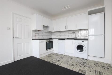 Kitchen (2).JPG