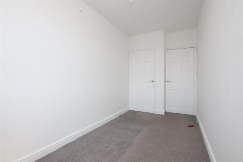 Bedroom two (2).JPG