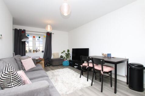 Living dining area.JPG