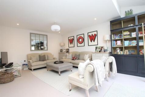 Living room 2.JPG