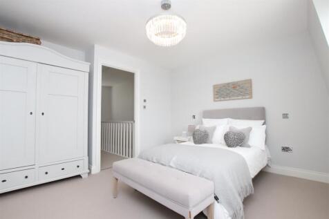 Bedroom 2 (2).JPG
