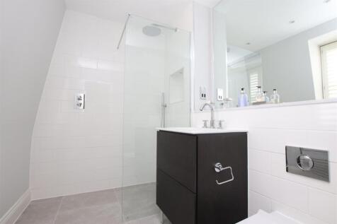 Ensuite 3.JPG
