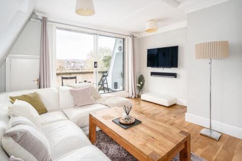 Top-Floor-Apartment-_44a1-cc84-6f49-3137-58a2-5e2f