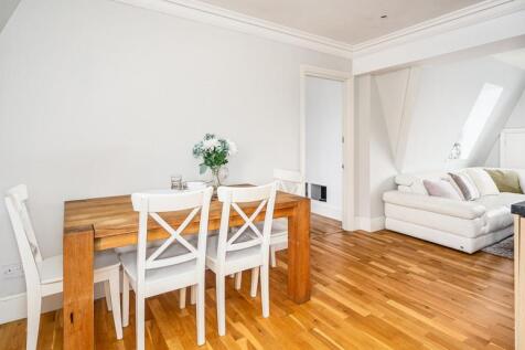 Top-Floor-Apartment-_c8a5-6463-3a69-cccb-a311-409e