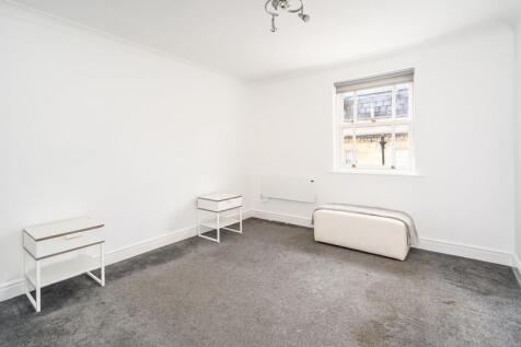 Top-Floor-Apartment-_80d1-4662-ee70-3aee-0eb7-fd97