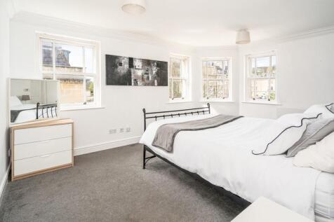 Top-Floor-Apartment-_a6f5-e923-960f-924d-4cd2-a773