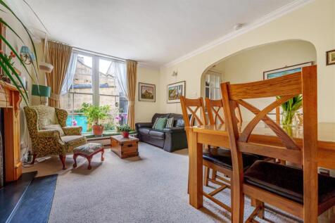 Living dining room.jpg