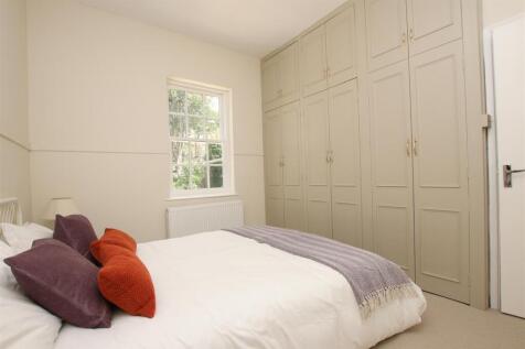 Bedroom one (2).JPG