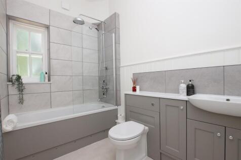 Bathroom.JPG